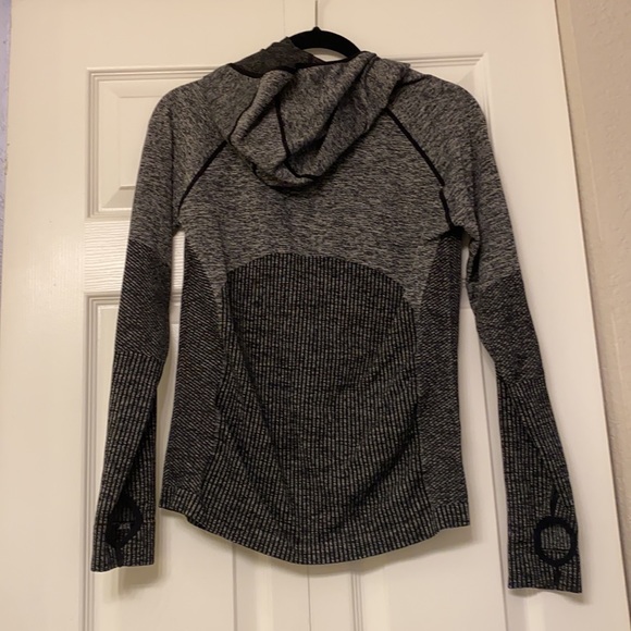 Fabletics workout pullover jacket - Picture 2 of 3
